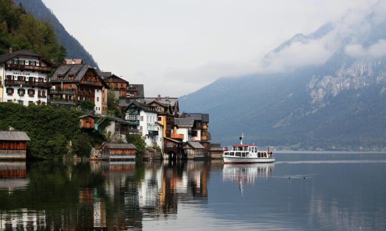 hallstatt lake and boat tours